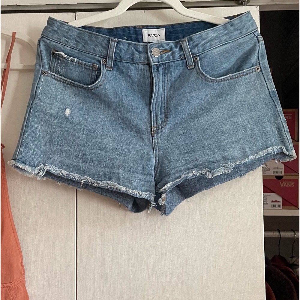 RVCA DENIM SHORTS SIZE 28